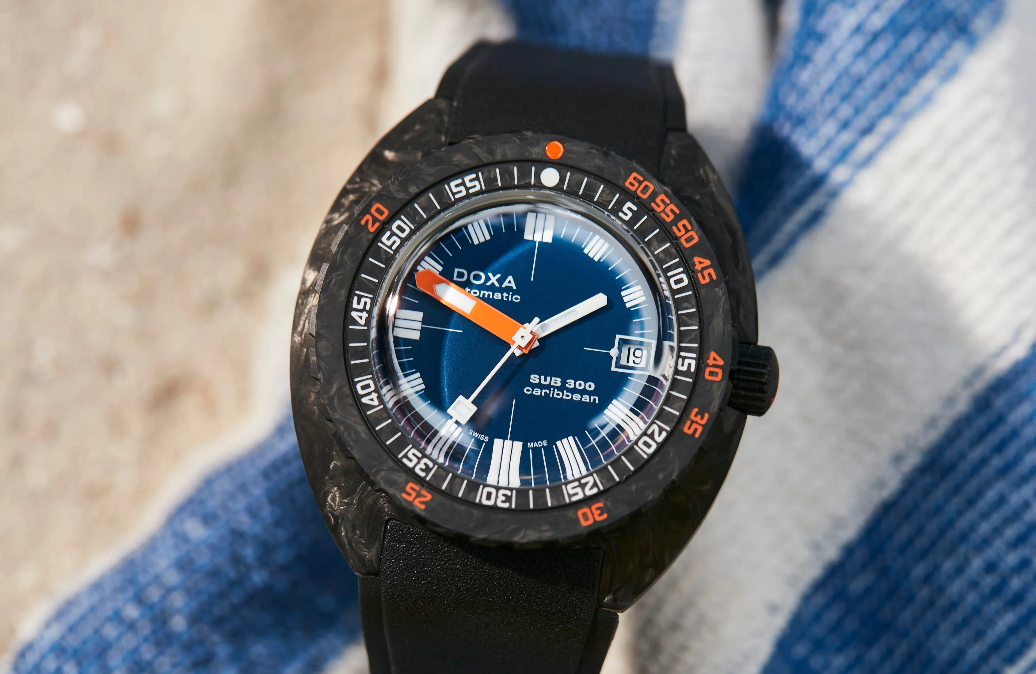DOX Watch SUB 3 Carbon COSC Caribbean Rubber